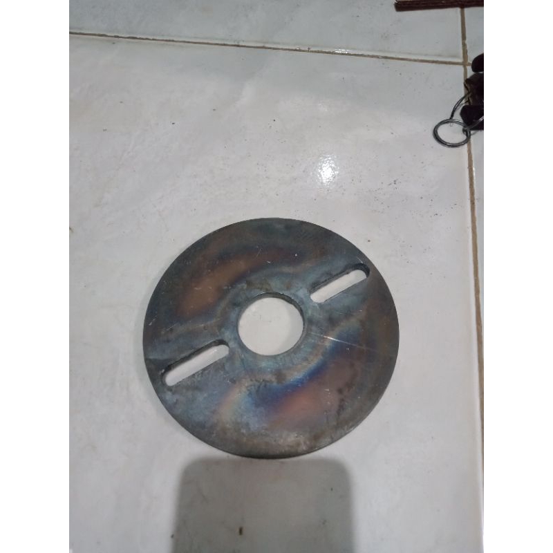 plat bulat diameter 14cm tebal 5mm s.d 10mm lubang 37mm lubang sisi 10mm