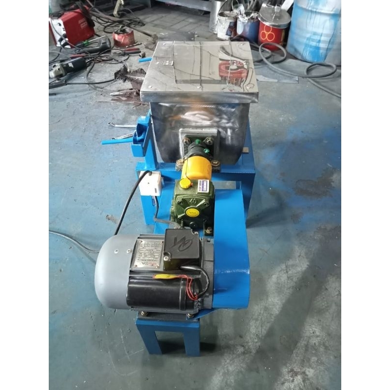 Mesin aduk adonan cilok, cireng, roti dll