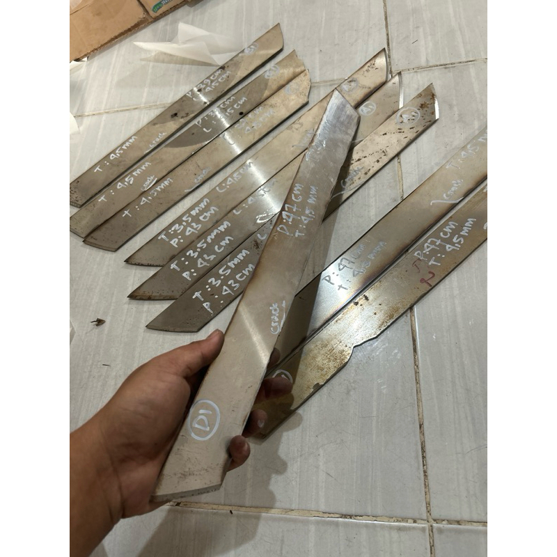 Baja HSS D2 TKM ( ADA RETAK) kode tebal 4,7mm (tanpa sepuh)