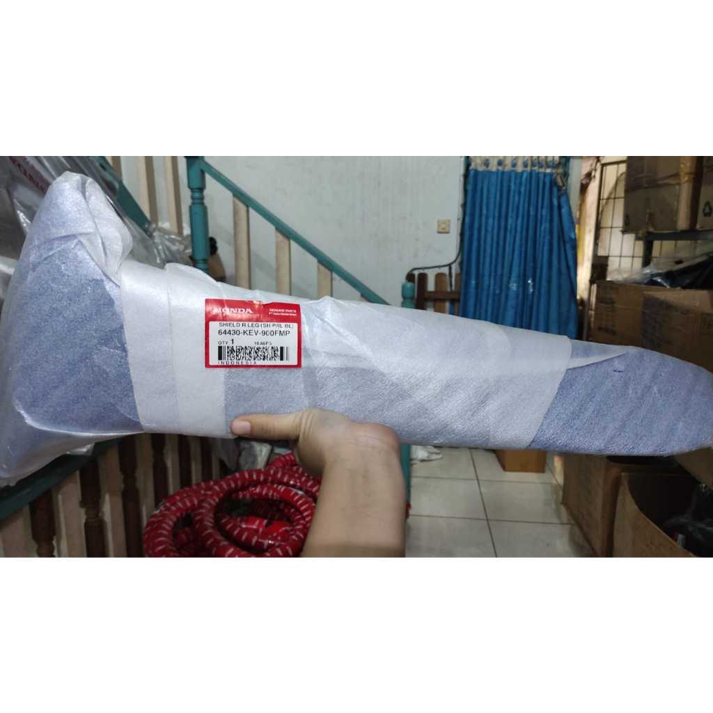 TEBENG LUAR SUPRA LAMA WARNA BIRU (bagian kanan) / 64430-KEV-900FMP ORIGINAL AHM