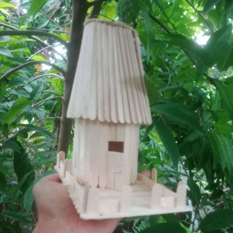 miniatur rumah adat honai Papua dari stik es krim