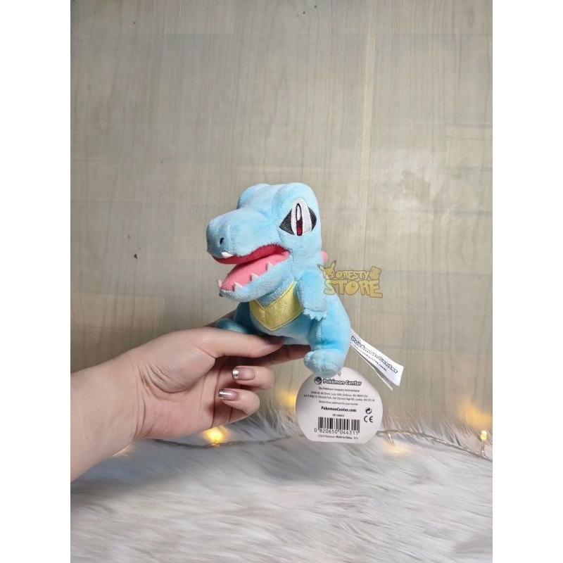 Boneka Pokemon Totodile Sitting Cuties - Pokemon Center