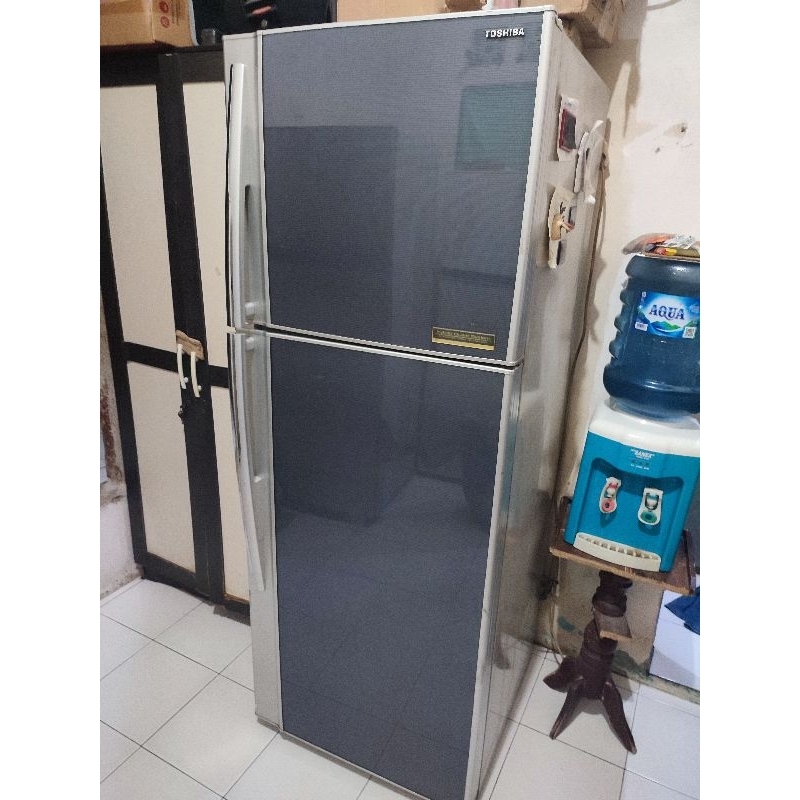 kulkas Toshiba ukuran jumbo 2 pintu