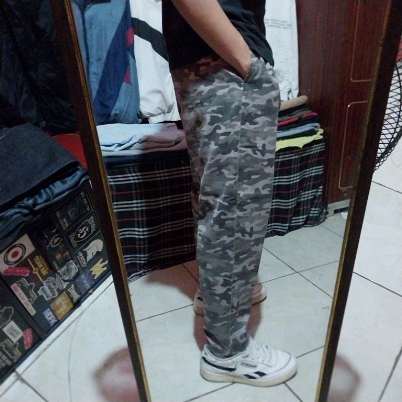 uniqlo camo pants second bekas