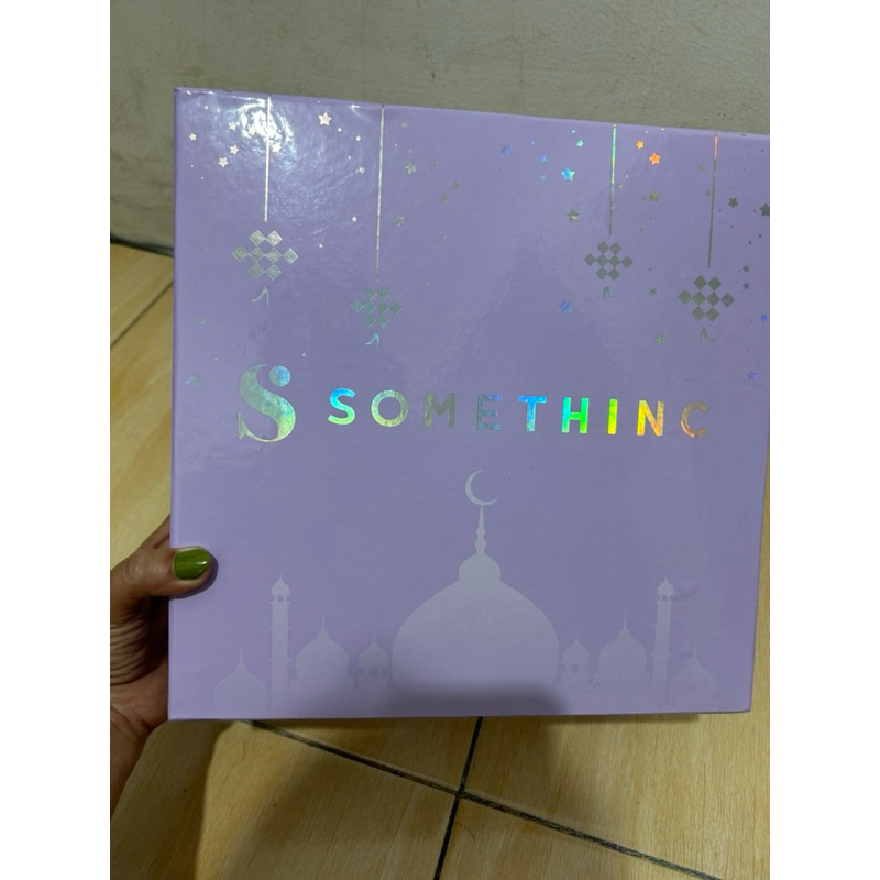 

Box Hampers Ied Som3thinc 2024