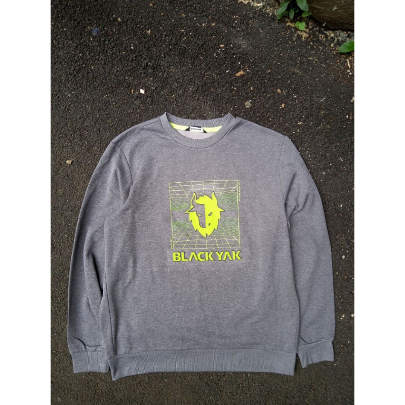 Crewneck black yak