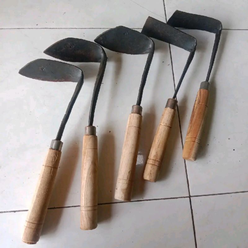 cangkul kecil wanglil pembersih selokan pekarangam rumah