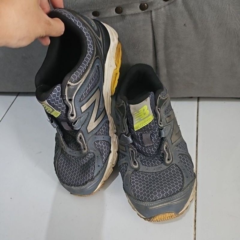 sepatu preloved NB bekas