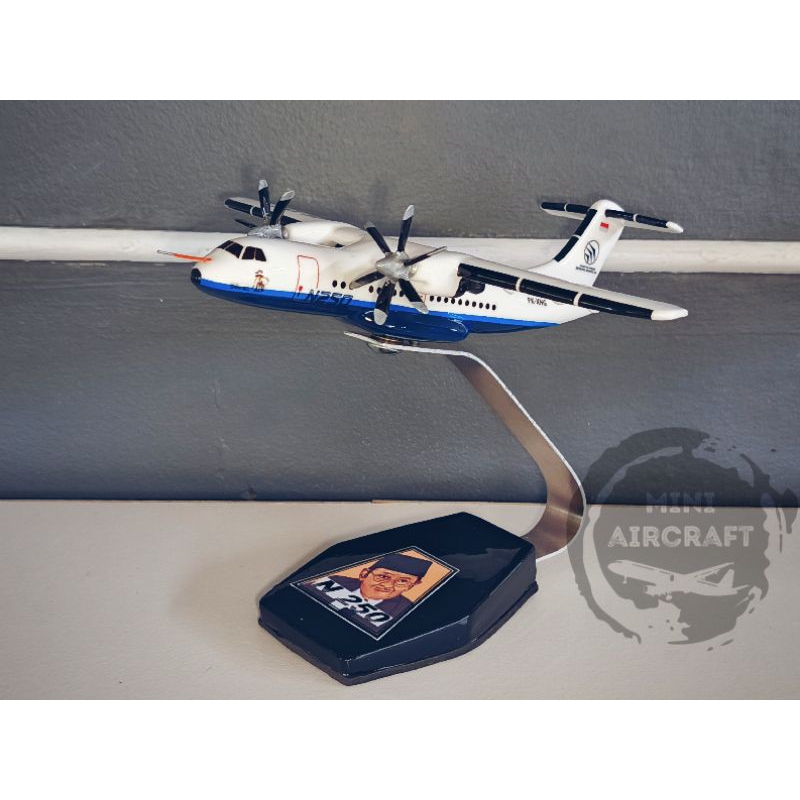 miniatur pesawat N 250 gatotkaca N250 IPTN PTDI