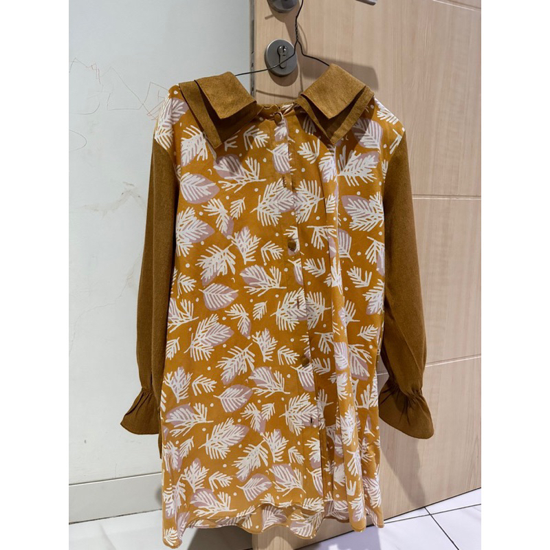 Preloved Baju Atasan Kemeja Blouse Batik Kerja Kantor Wanita Cewek This Is April Et Cetera Sabhira U