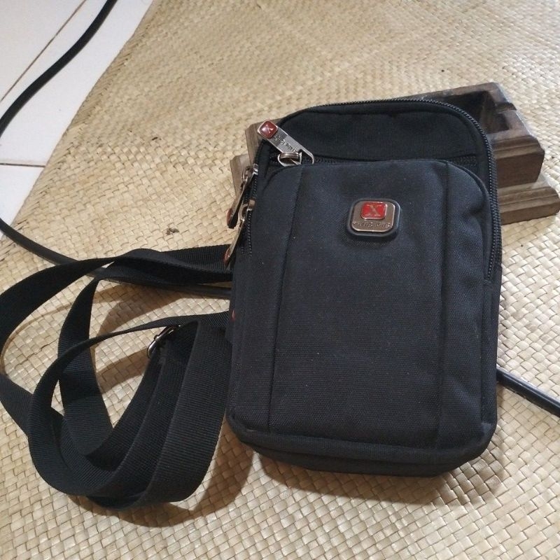 Tas slempang wanita tempat hp