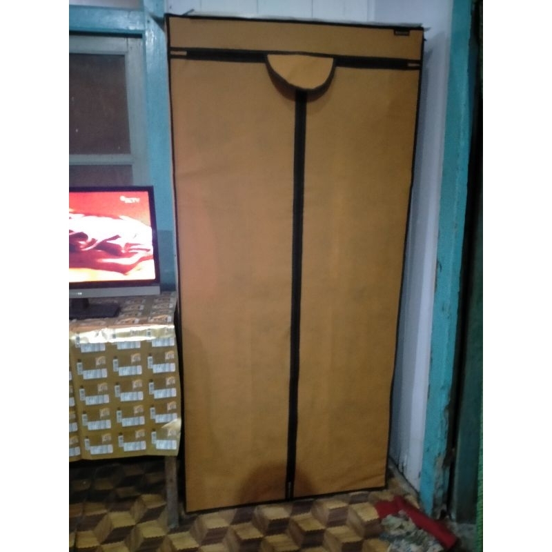 Almari Gantungan Gamis