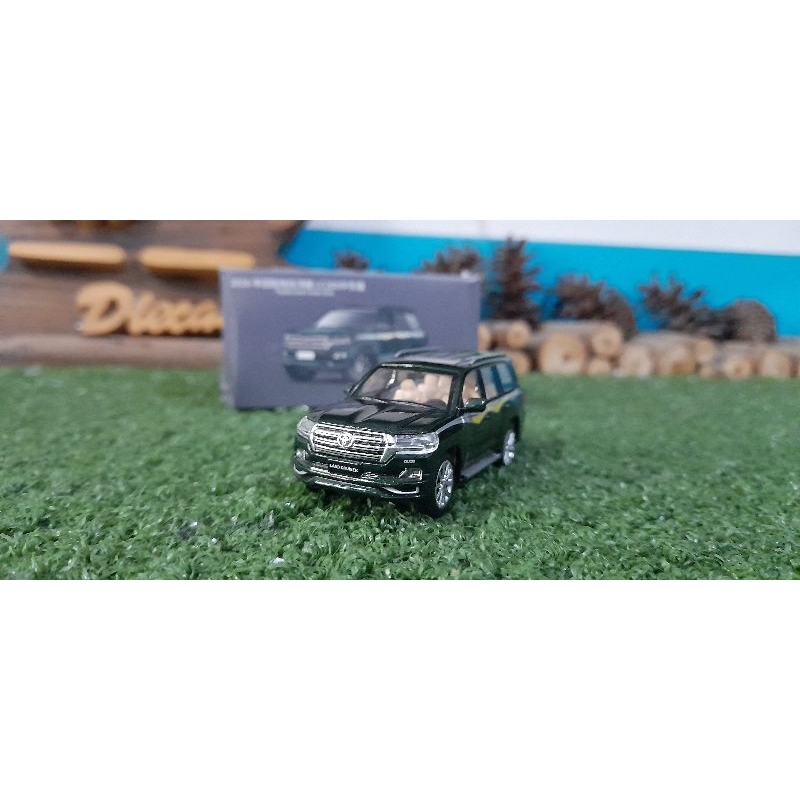 Diecast Miniatur Toyota Land Cruiser 200 with tire skala 1:64