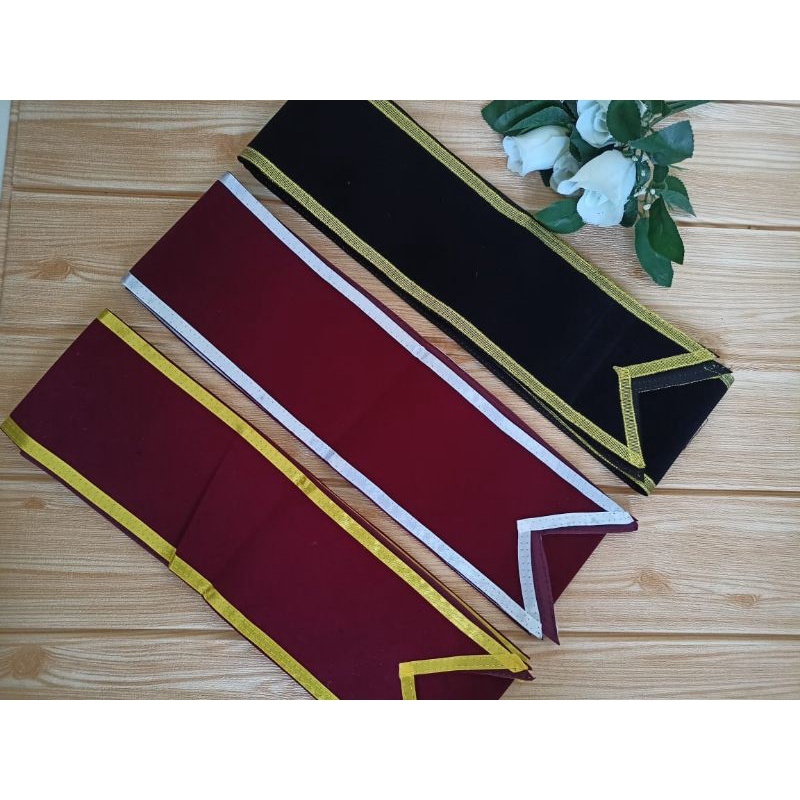 SELEMPANG WISUDA BLUDRU MAROON POLOS TANPA BORDIR