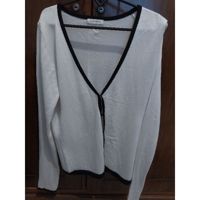 [Preloved] Cardigan Vino Rouge Black and White