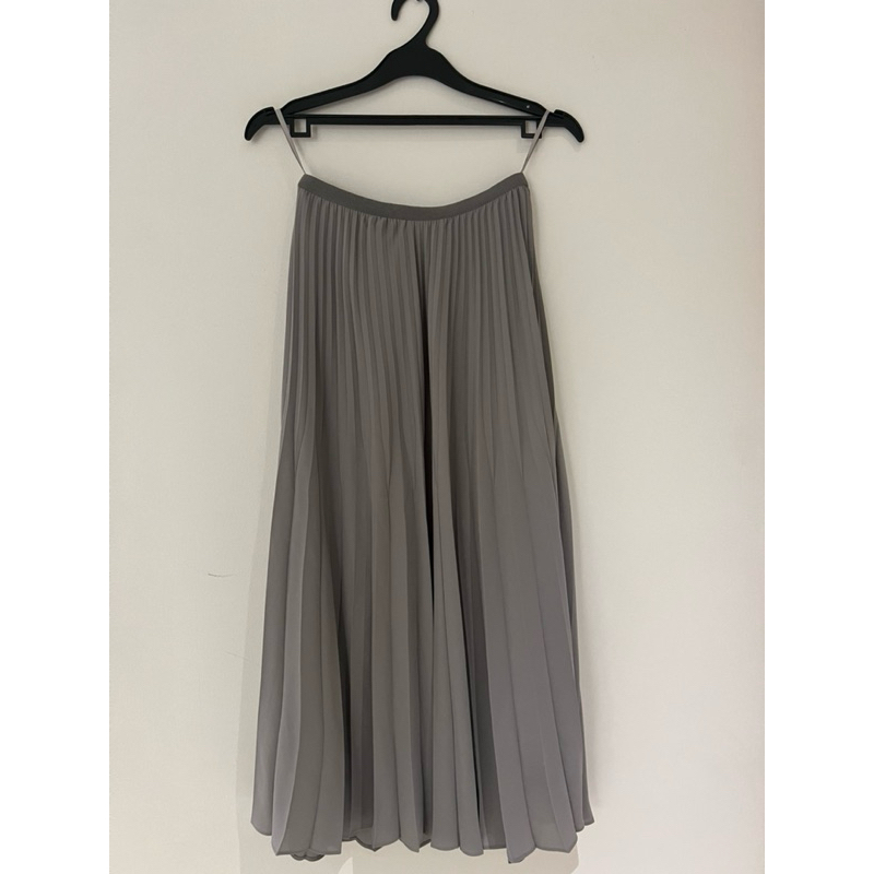 Rok plisket abu Uniqlo Original (Preloved)