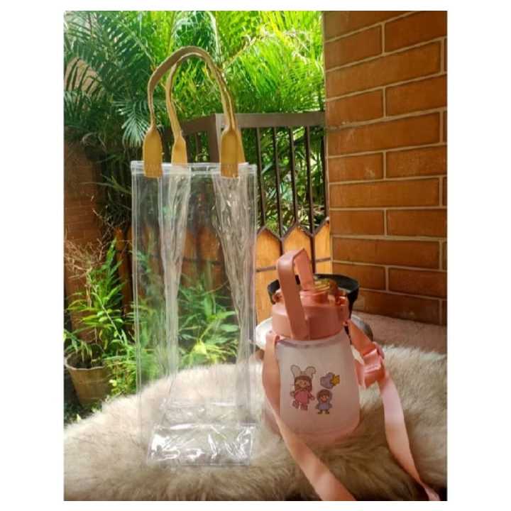 

Tas Botol Mika Bening Transparan 2 Liter 12 x 12 x 33 cm