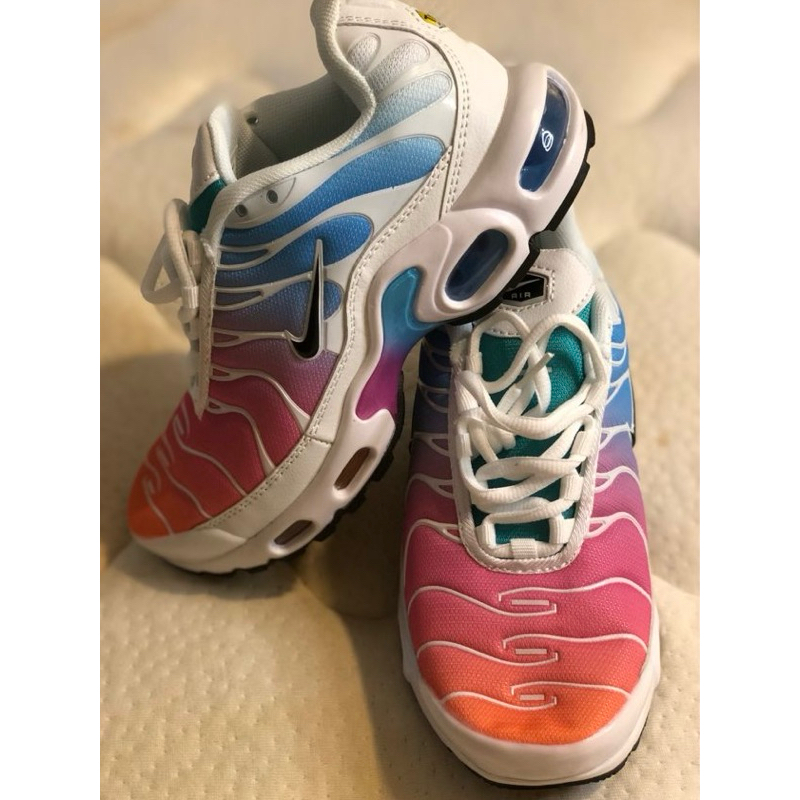 Sepatu Olahraga Nike