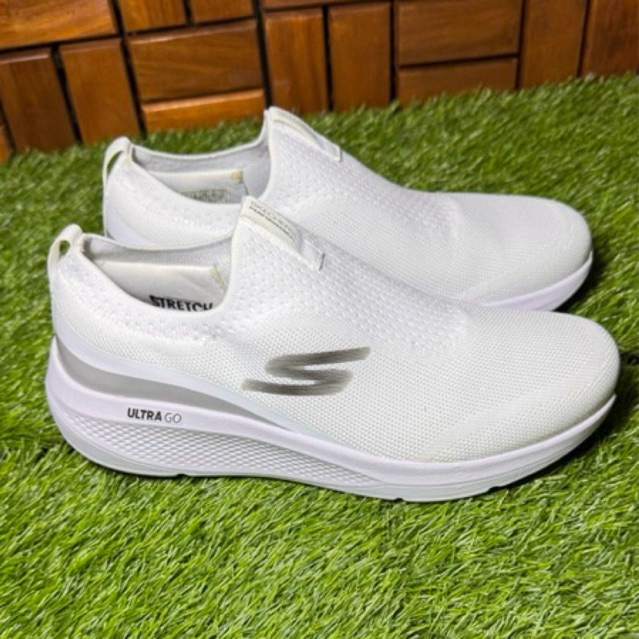 Sepatu Sneakers wanita Putih Ultra Go Preloved