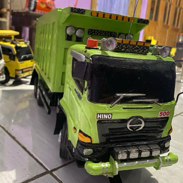 Miniatur truck hino tronton hino 500 ukuran jumbo truk kalimantan