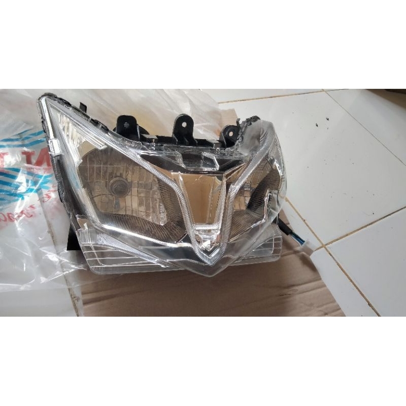 reflektor lampu depan Vario 125 old, part number kzr, komplit dengan cop lampu, soket,dop depan,dop 