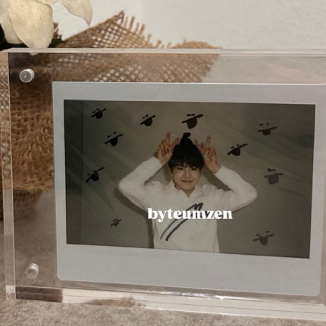 OFFICIAL SIGNED POLAROID JUNKYU TREASURE MANYO