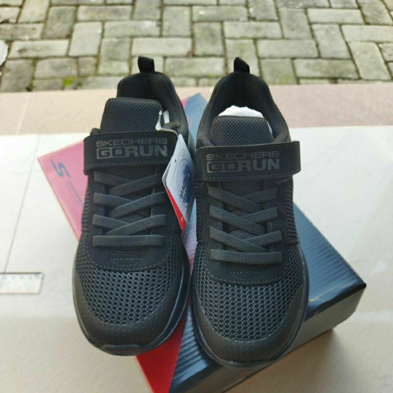 skechers go run fast denzo