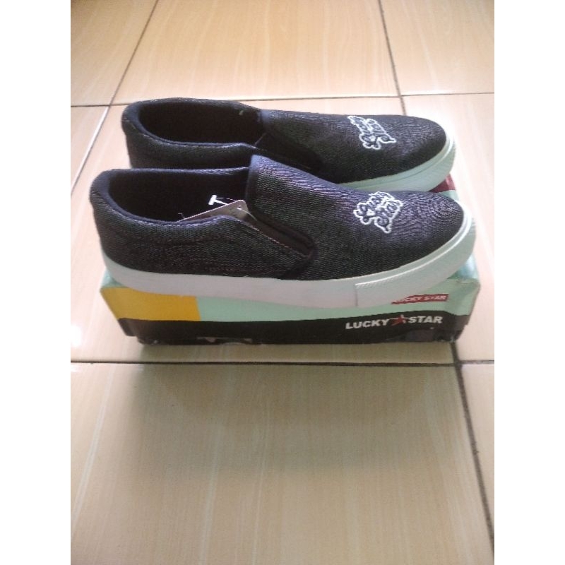 sepatu cuci gudang termurah Lucky Star Slip On Unisex Size 39