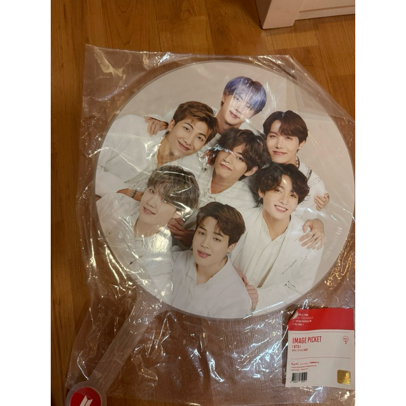 BTS image picket& flag love yourself speak yourself LYS SYS jungkook