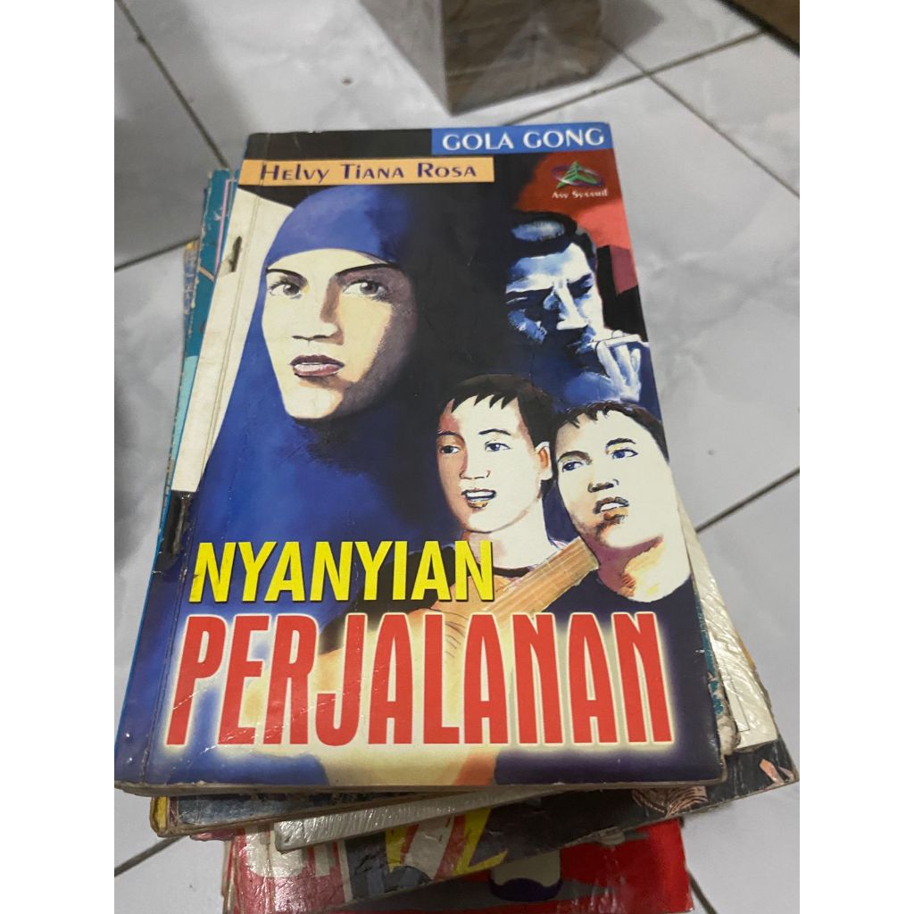 Novel Gola gong - nyanyian perjalanan