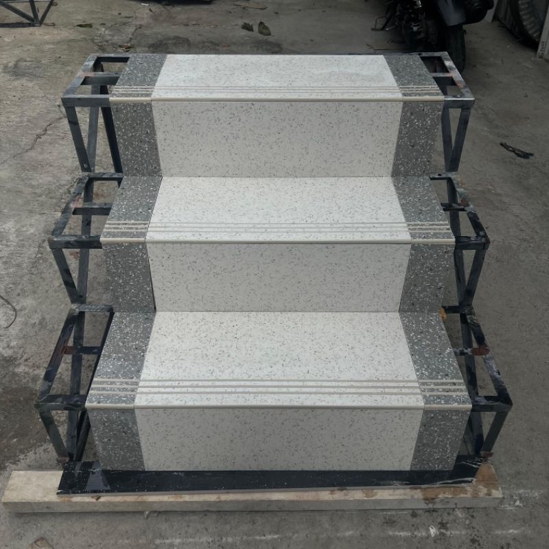 tangga granit Niro 30x80 kombinasi met A