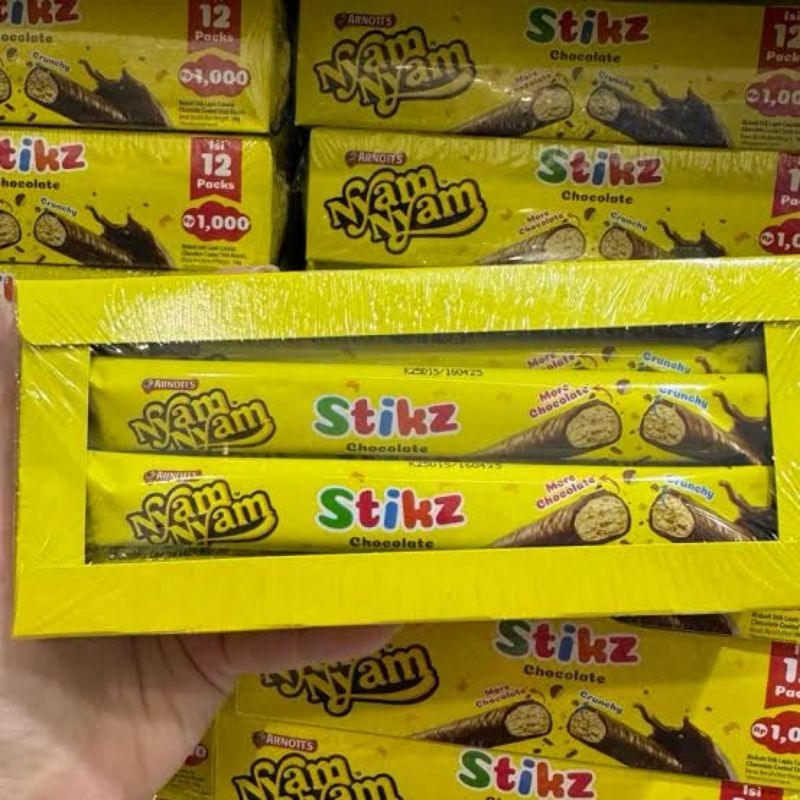 

Nyam Nyam Stikz Biskuit Sekotak isi 12 Bungkus