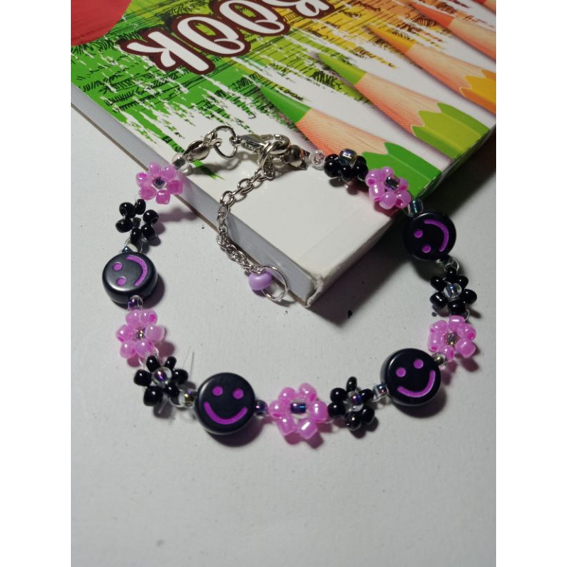 gelang manik bunga edisi smile.