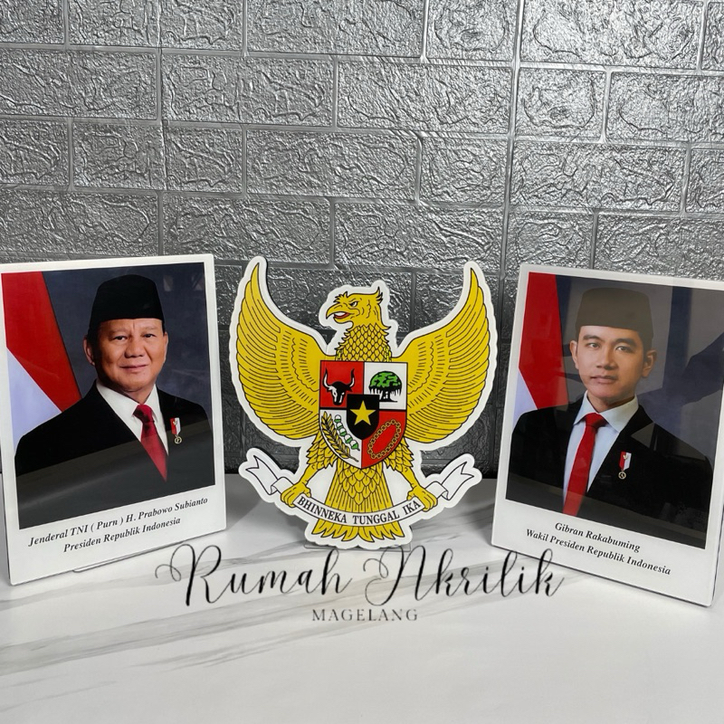 1 Set hiasan dinding foto presiden, wakil presiden dan burung garuda