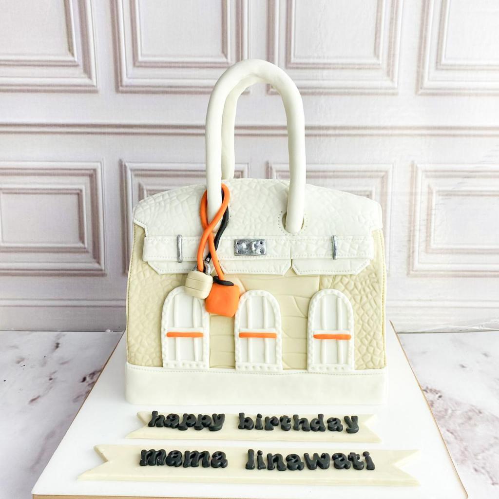 

Kue Ulang Tahun/Birthday cake/Kue Ultah Tema Tas/Kue Birthday tas