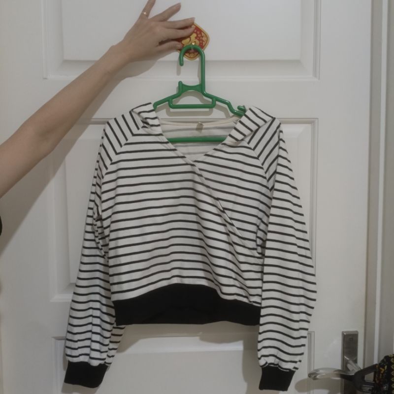 Preloved Hoodie crop wanita garis garis