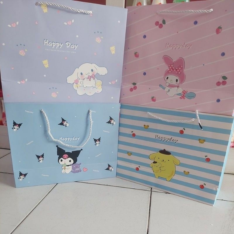 

TNstore_Paperbag Motif Sanrio Size 31,5 x 25 x 10cm