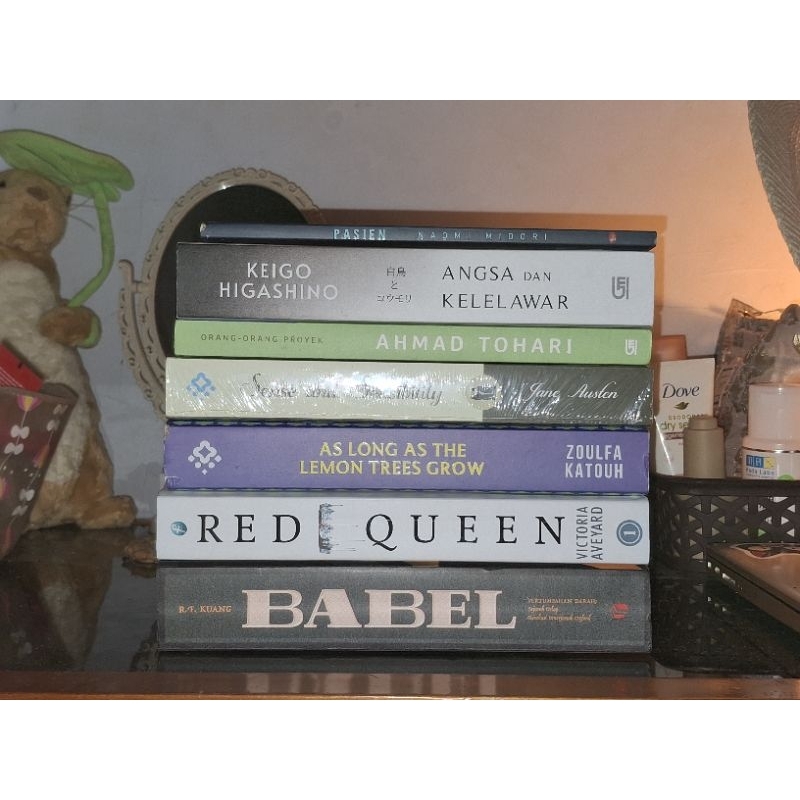 Red Queen [PRELOVED]