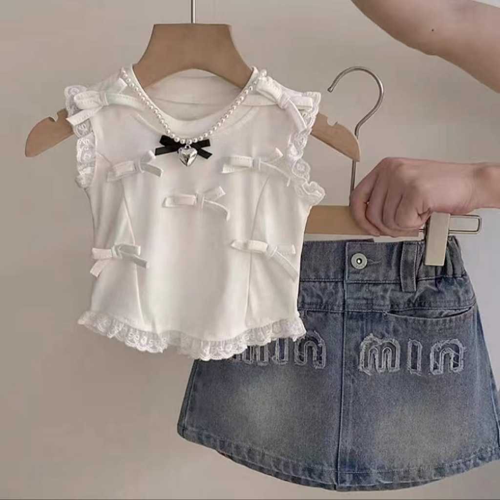 (SIZE 4,5,6,7,8TH) DKIC-SETELAN ROK MIU BKK DENIM-KAOS PITA TIMBUL PUTIH-HITAM-PEACH fashion