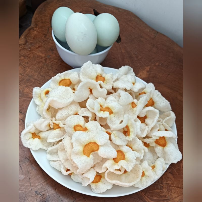 

Camilan Kerupuk Telur Asin / Krupuk Telur Asin / Salted Egg Crackers rasa Ori Asin dan Pedas