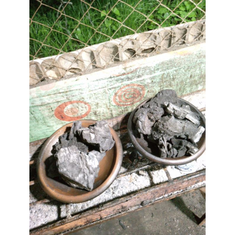 arang kayu 1kg.