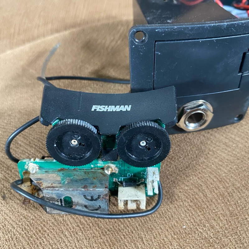 equalizer gitar akustik fishman preamp tempel fishman