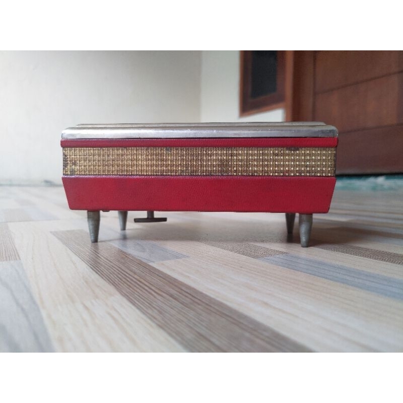 kotak musik Japan jadul antik