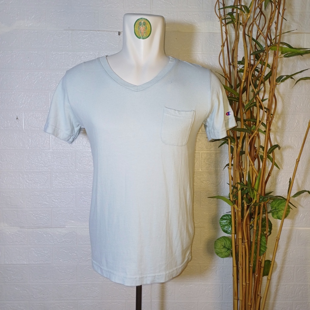 KAOS CHAMPION POCKET ORIGINAL, V NECK SIZE M (SECOND BRANDED) SOFT BLUE, PT90
