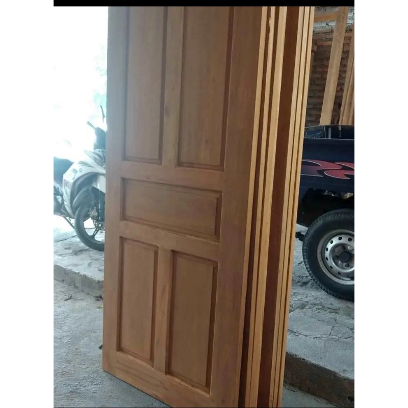 pintu kayu mahoni