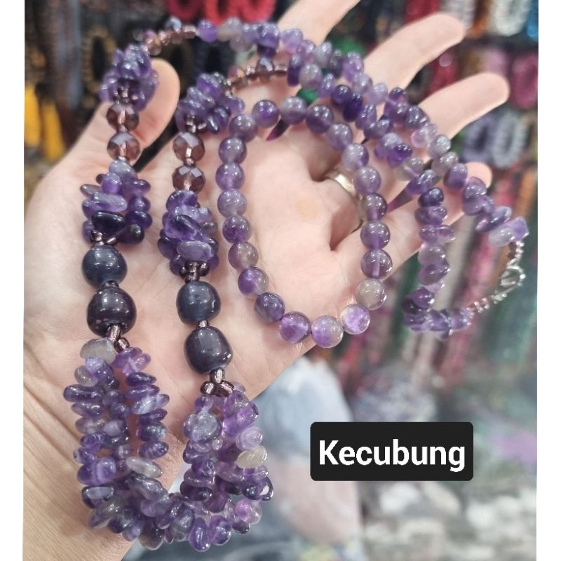 Satu set kalung kalimantan dan gelang batu