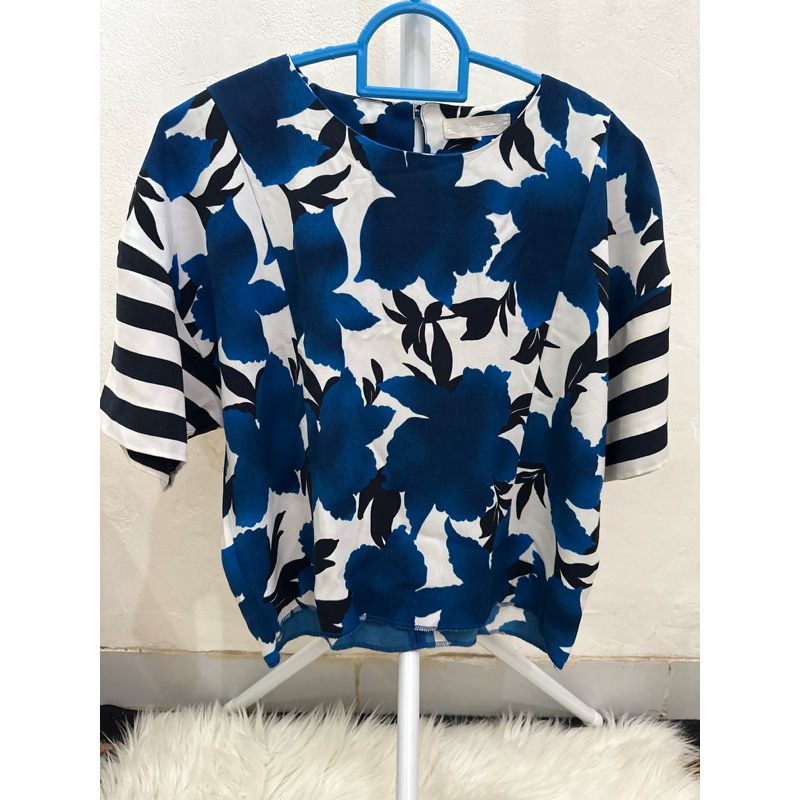 preloved atasan crop katun wanita motif bunga warna biru