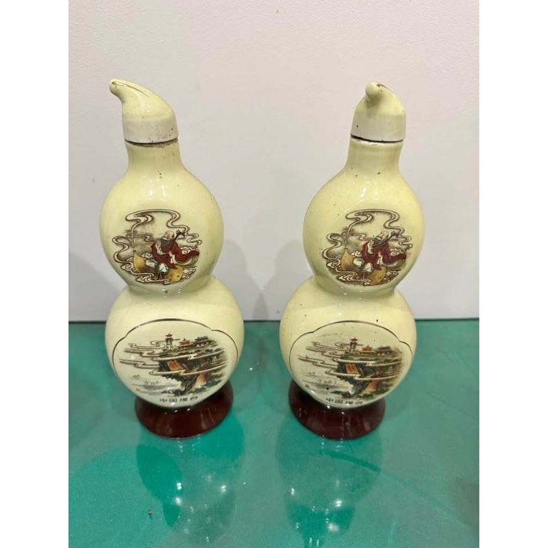 Guci / Botol Labu Keramik China Sepasang