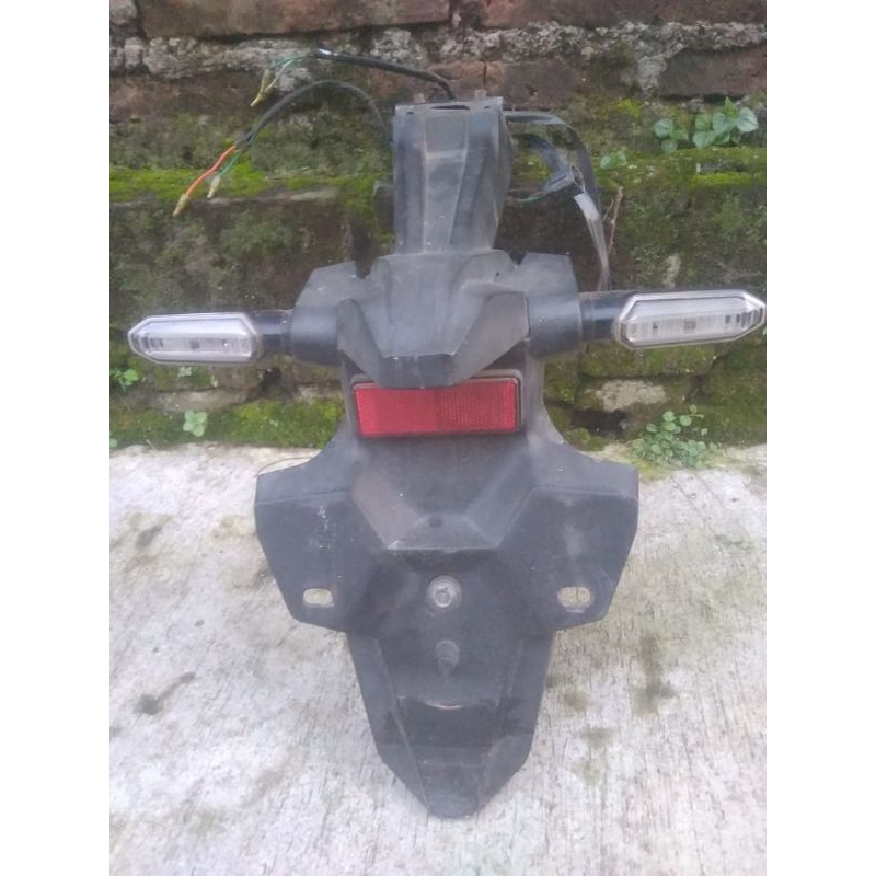 slebor belakang cbr150r 2018