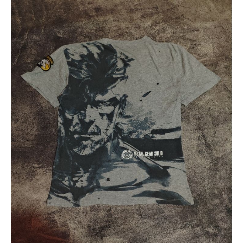 Kaos Uniqlo x Metal Gear Solid